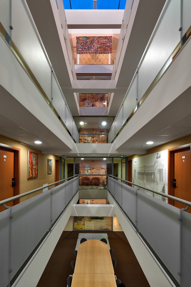 

Milano - Vilnius - Art City Inn