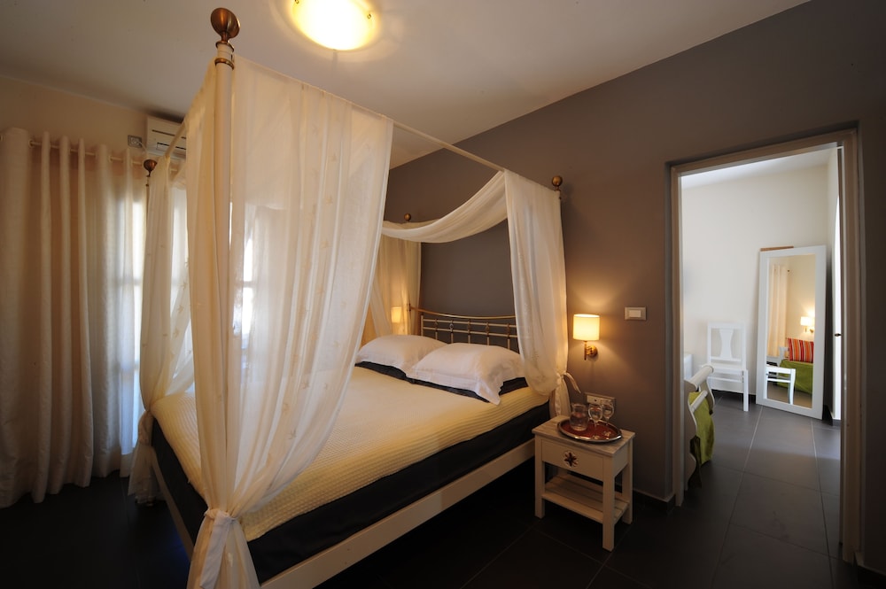 

Verona - Folégandros - Vrahos Boutique Hotel