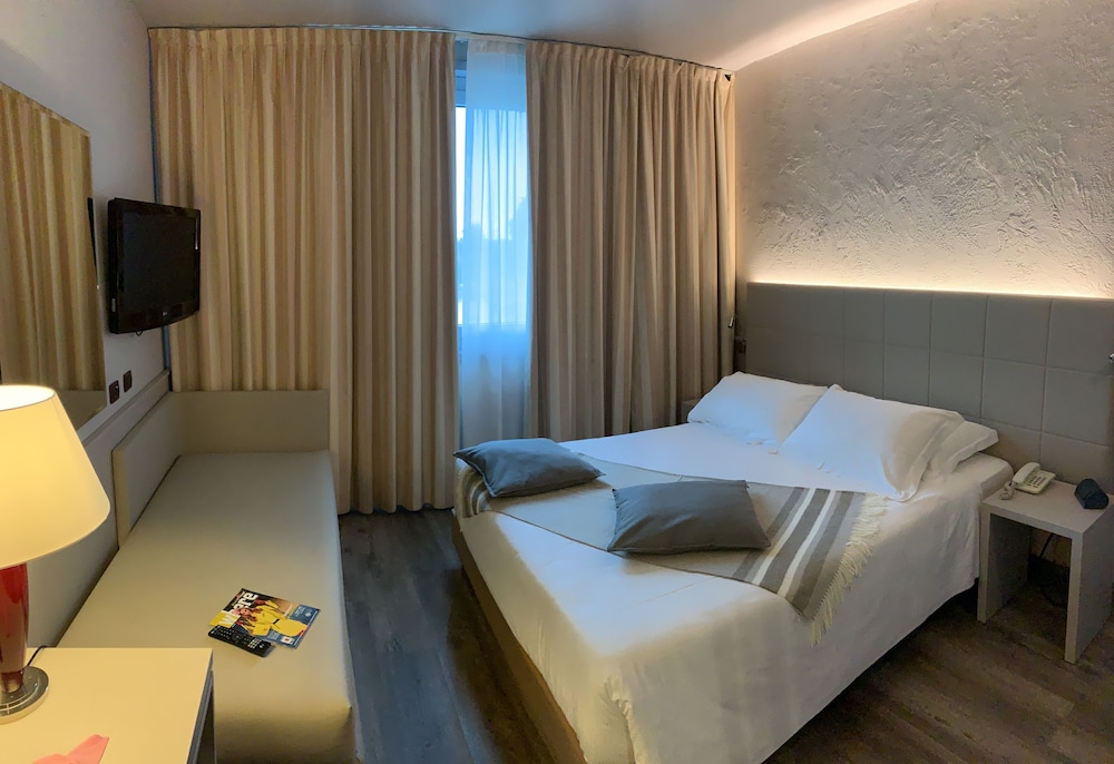 

Bari - Oleggio - First Hotel Malpensa