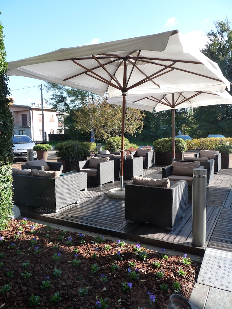 

Brindisi - Oleggio - First Hotel Malpensa