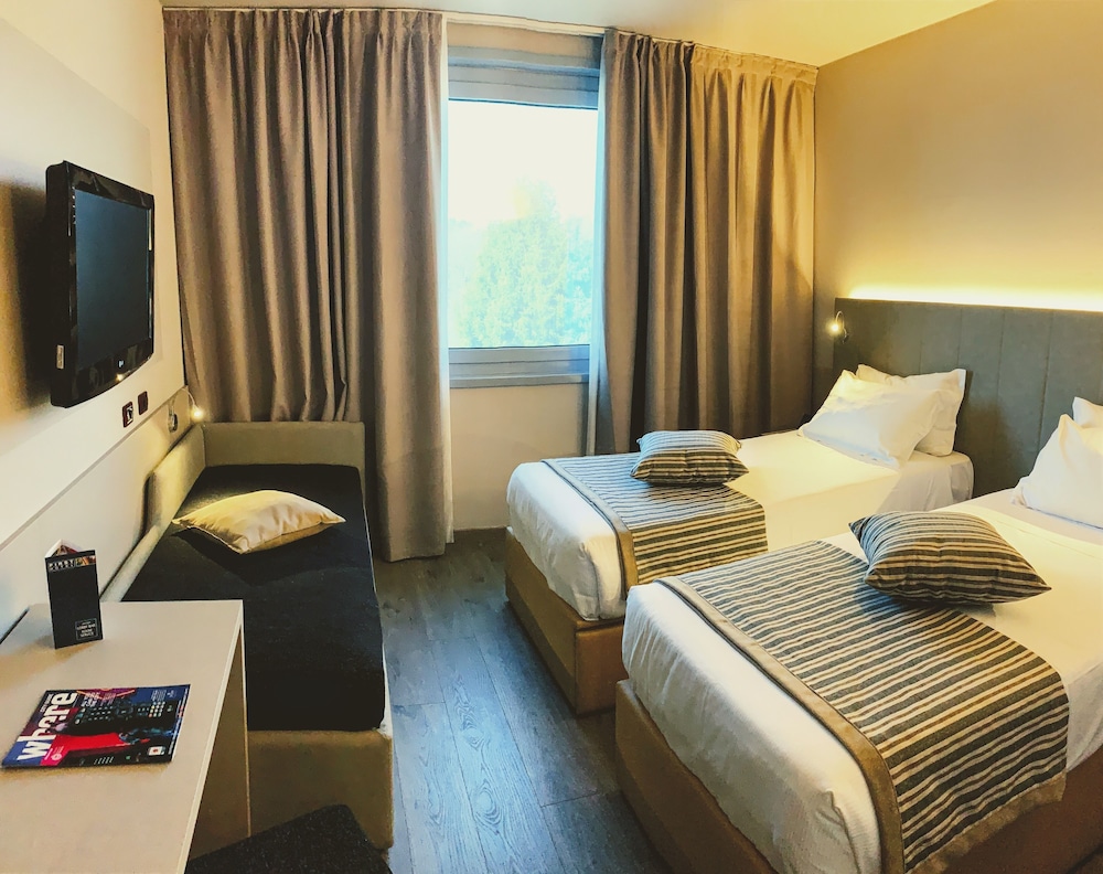 

Bari - Oleggio - First Hotel Malpensa