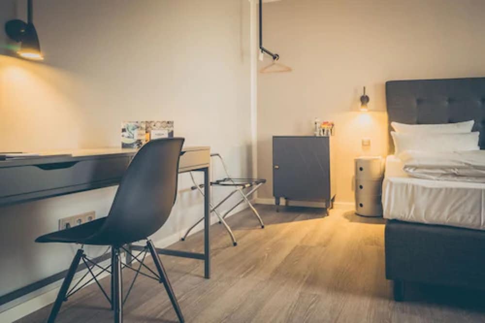 

Napoli - Wesseling - rugs HOTEL Köln