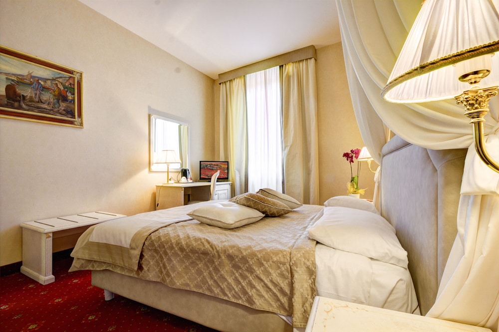 

Catania - Volterra - Hotel La Locanda