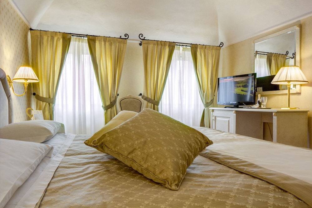 

Catania - Volterra - Hotel La Locanda