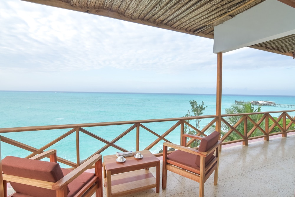 

Milano - Zanzibar, Tanzania, Oceano Indiano - Mnarani Beach Cottages