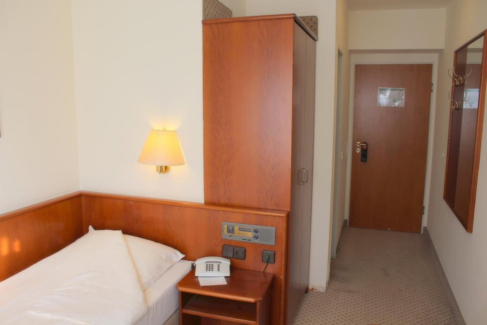 

Genova - Dusseldorf - Hotel Elbroich