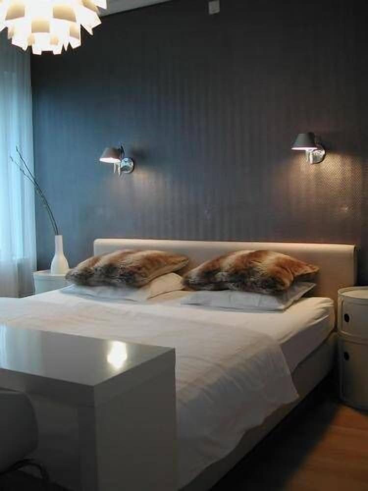 

Napoli - Badhoevedorp - Hotel Victorie