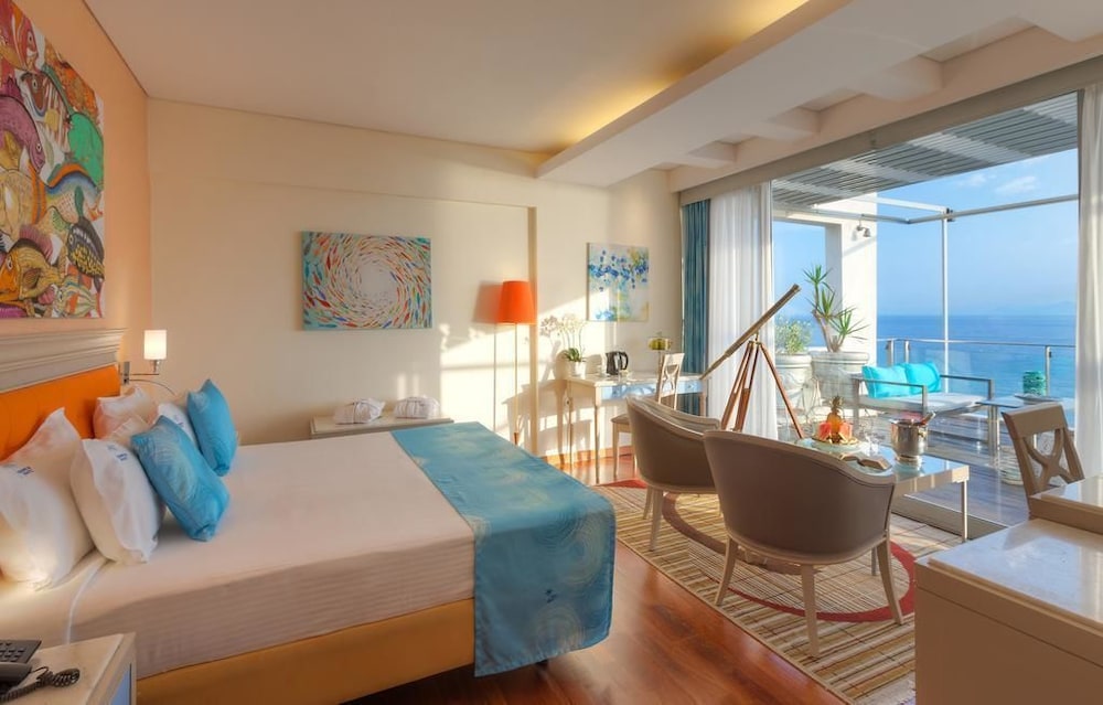 

Bologna - Vouliagmeni - Tropical Hotel
