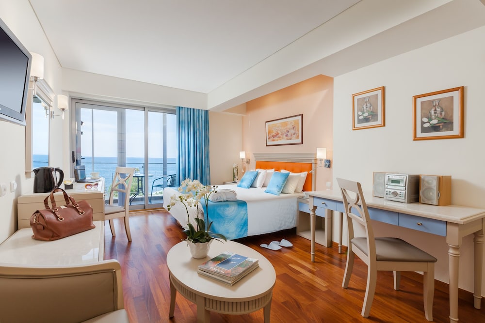 

Roma - Glyfada (Attica) - Tropical Hotel