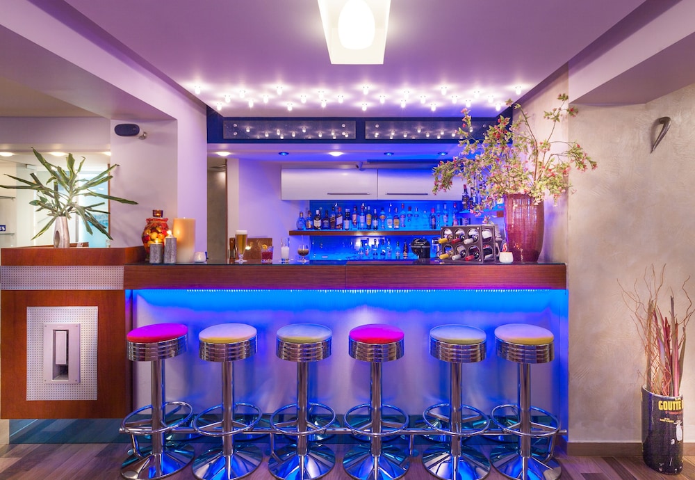 

Milano - Glyfada (Attica) - Tropical Hotel