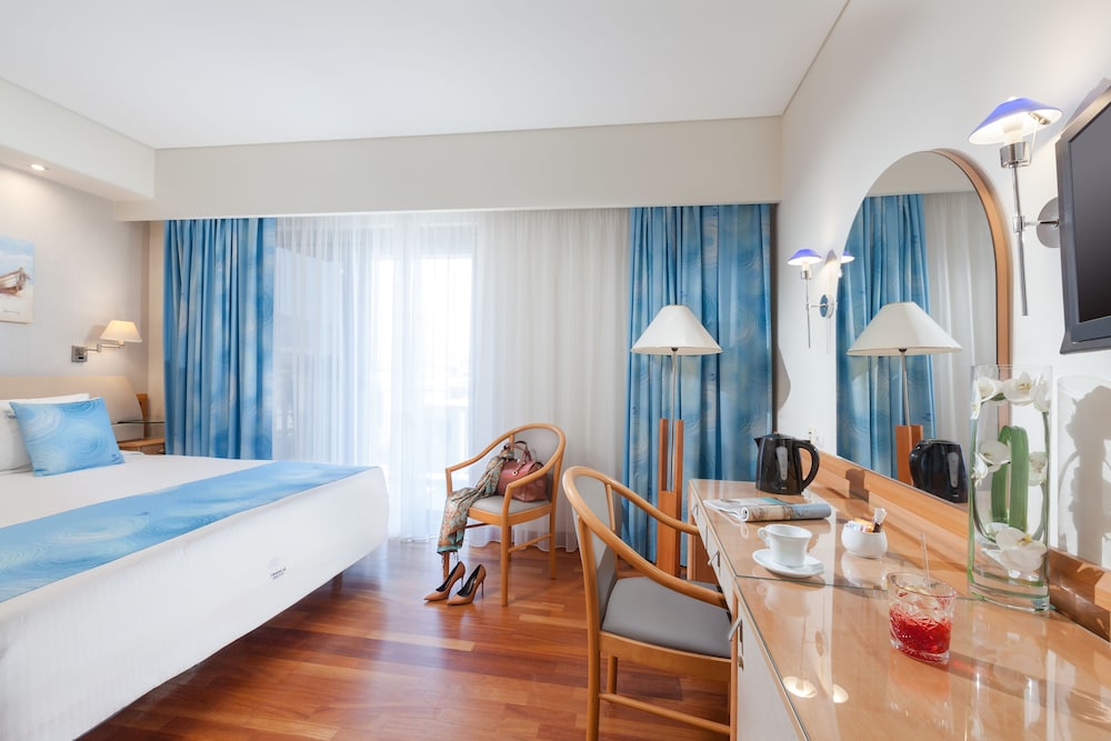 

Milano - Glyfada (Attica) - Tropical Hotel