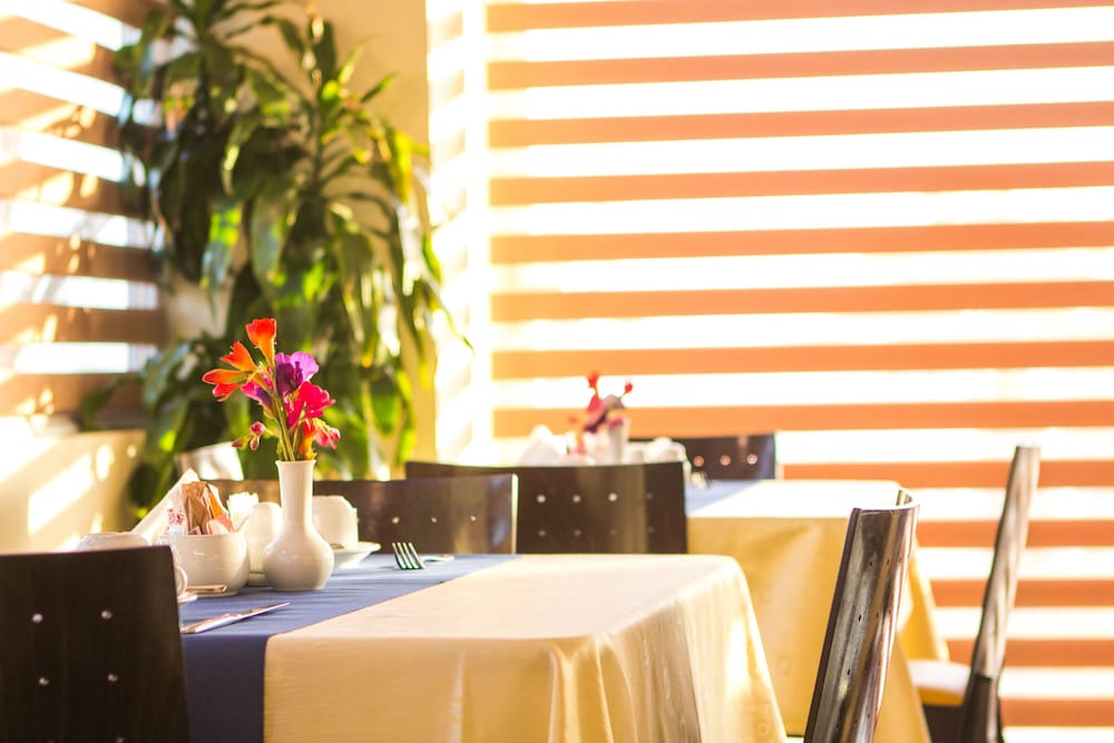 

Milano - Glyfada (Attica) - Tropical Hotel