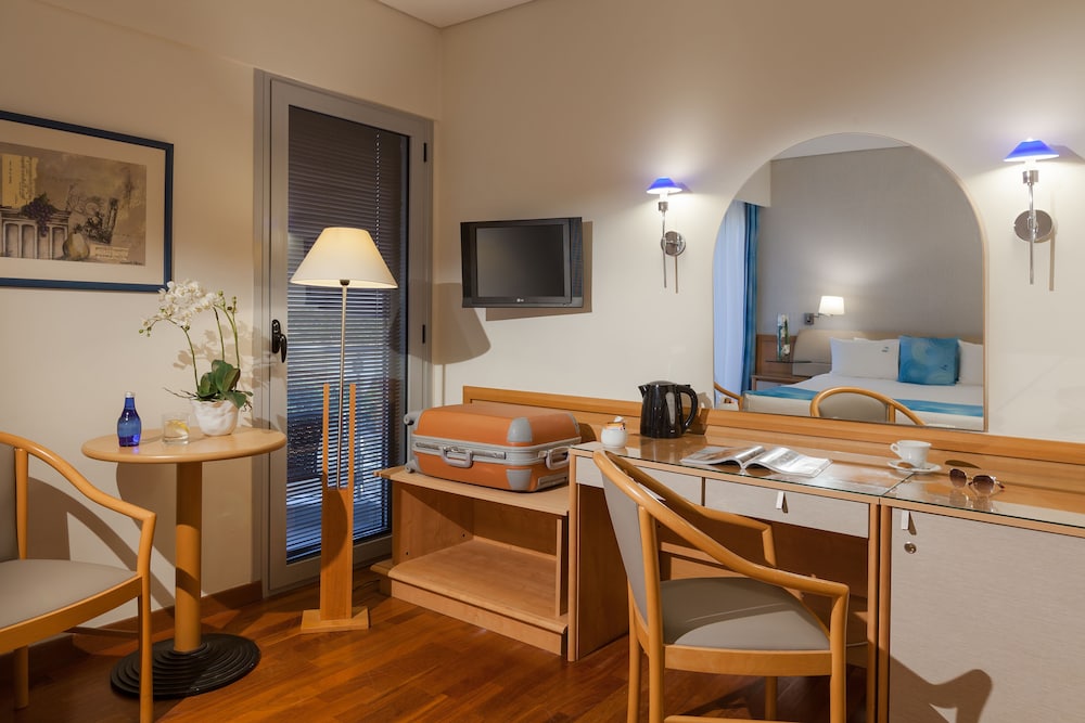 

Bologna - Vouliagmeni - Tropical Hotel