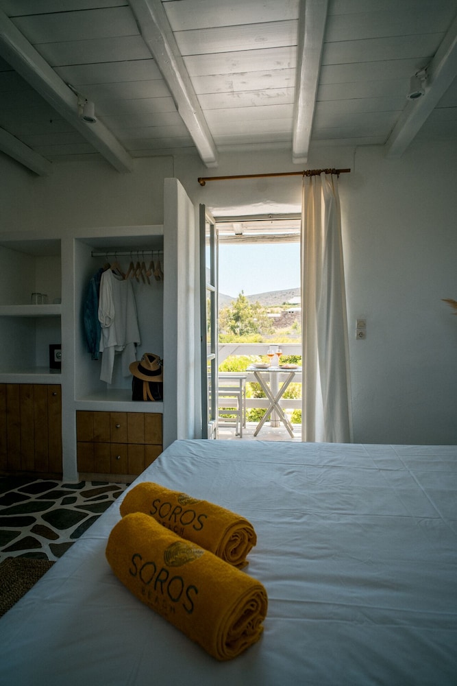 

Roma - Agios Georgios, Antiparos - Soros Beach