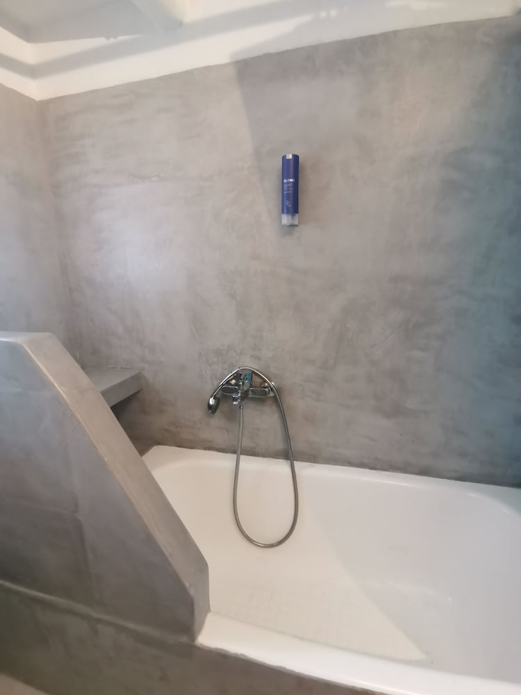 

Milano - Agios Georgios, Antiparos - Soros Beach