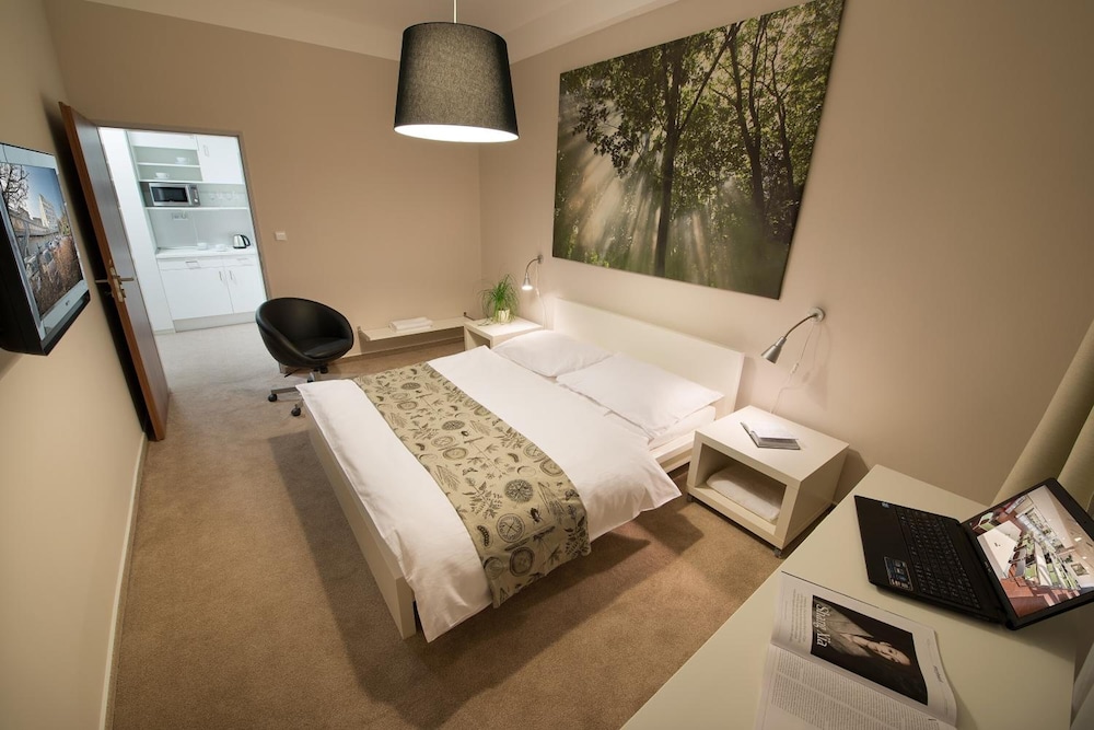 

Trieste - Praga, Aeroporto Václav Havel - Hotel Energie