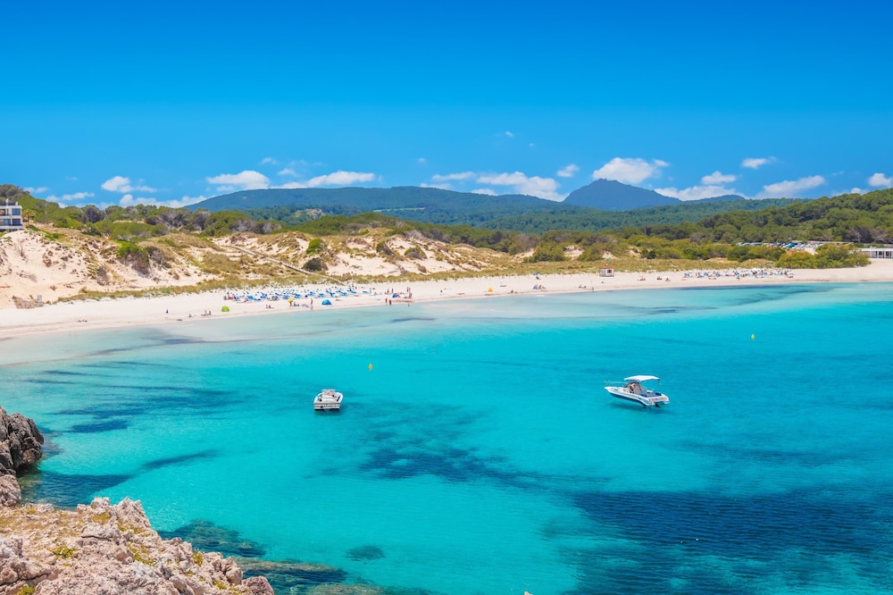 

Milano - Arenal D'En Castell - Beach Club Menorca