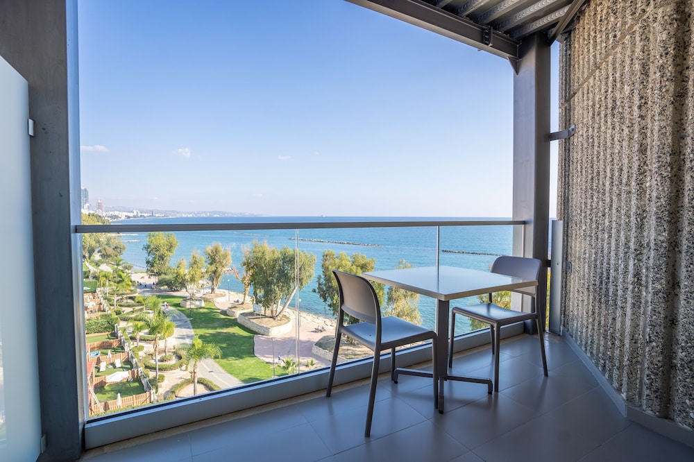 

Roma - Limassol - Harmony Bay Hotel