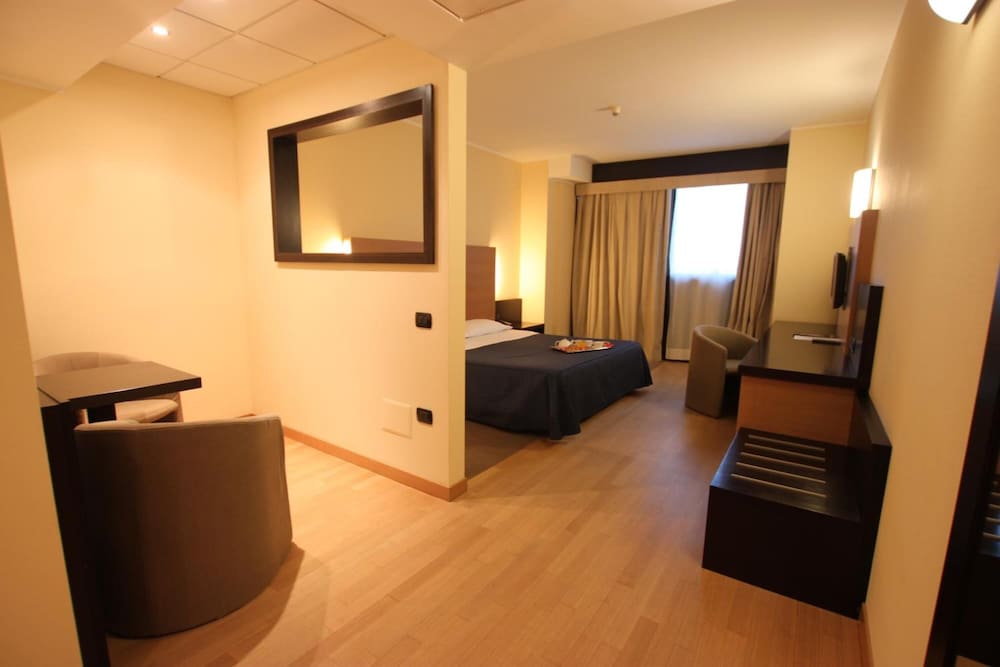 

Bari - San Donato Milanese - Golf Hotel Milano