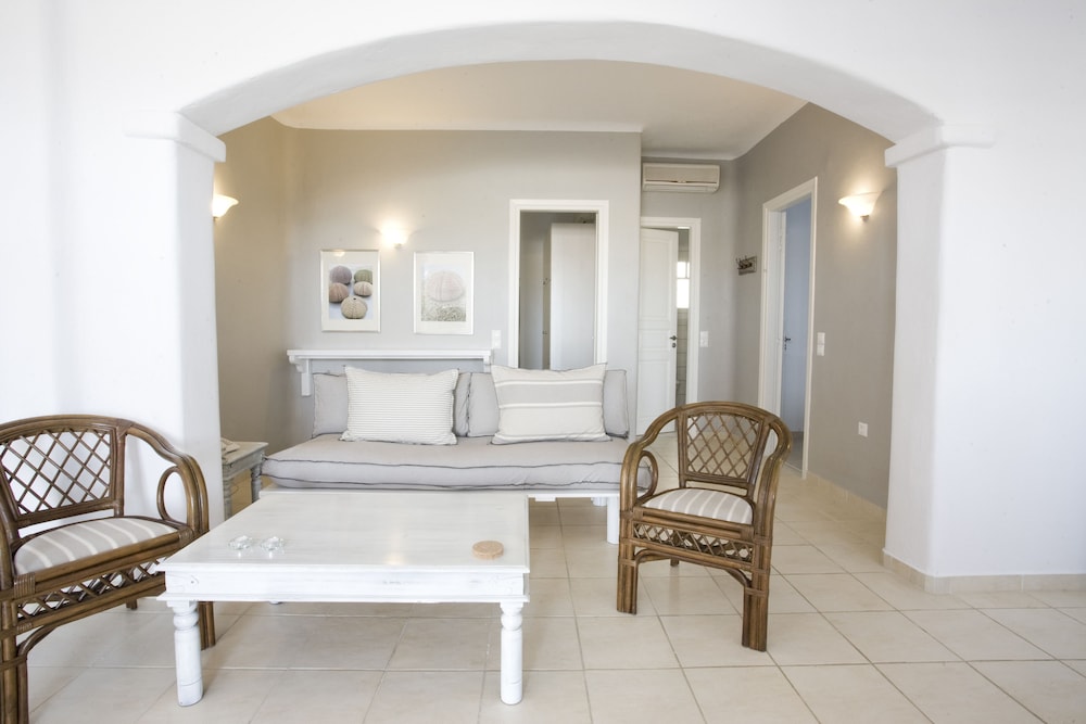 

Catania - Ano Mera - Yakinthos Residence