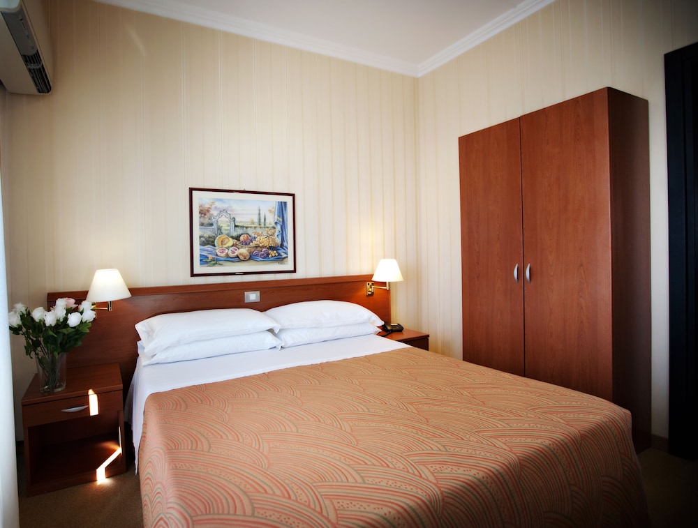 

Brindisi - San Donato Milanese - Hotel Dei Fiori