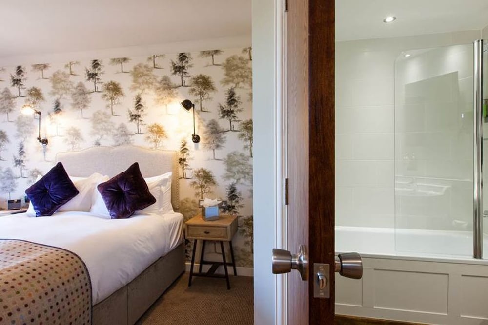 

Catania - Kingston Upon Thames - The White Hart Hotel