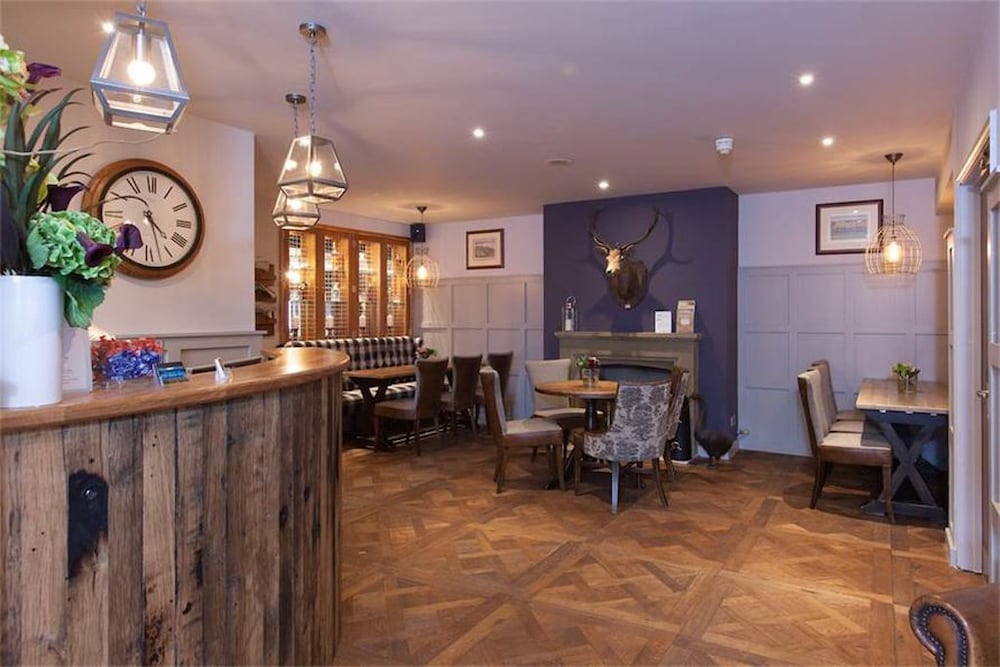 

Milano - Sunbury - The White Hart Hotel