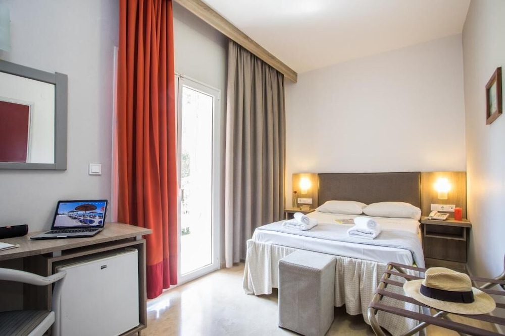 

Bologna - Kommeno - Silver Bay Hotel