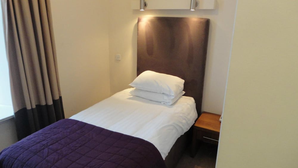 

Napoli - Glasgow - Sandyford Hotel