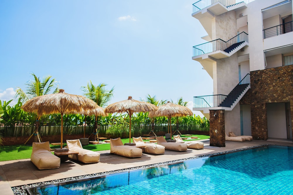 

Milano - Ungasan - Mahogany Hotel