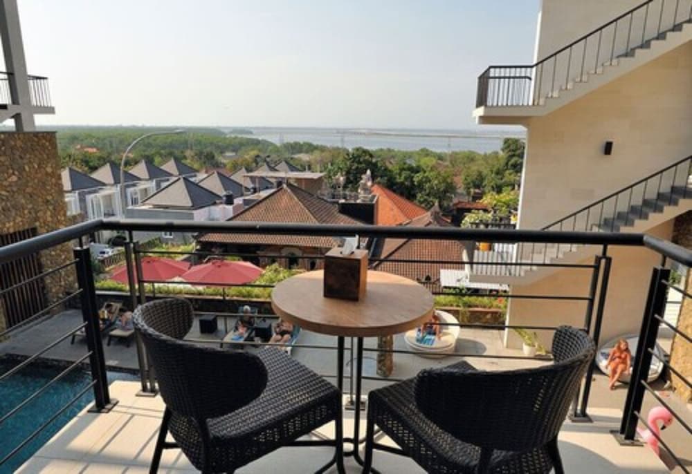 

Milano - Ungasan - Mahogany Hotel