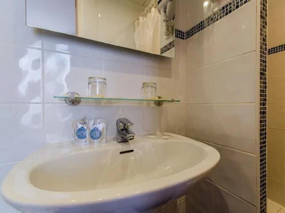 

Pisa - Châtillon (Ile-de-France) - Hotel Arc Paris Porte d'Orléans
