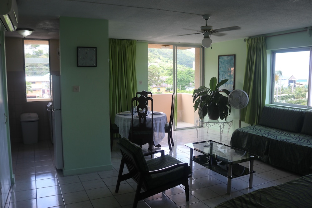 

Verona - Montego Bay - Lawerence Pool House 2 Bedroom With Pool