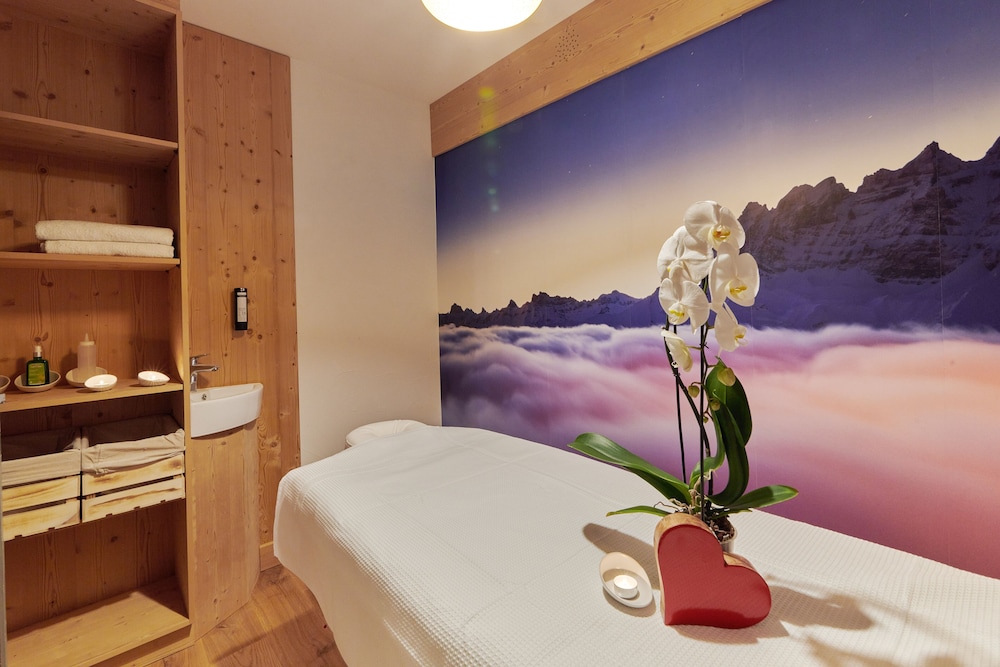 

Roma - Champéry - Lifestyle Rooms & Suites by Beau-Séjour