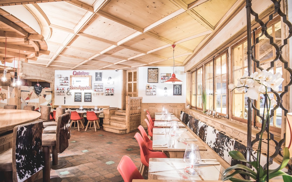 

Bari - Champéry - Lifestyle Rooms & Suites by Beau-Séjour