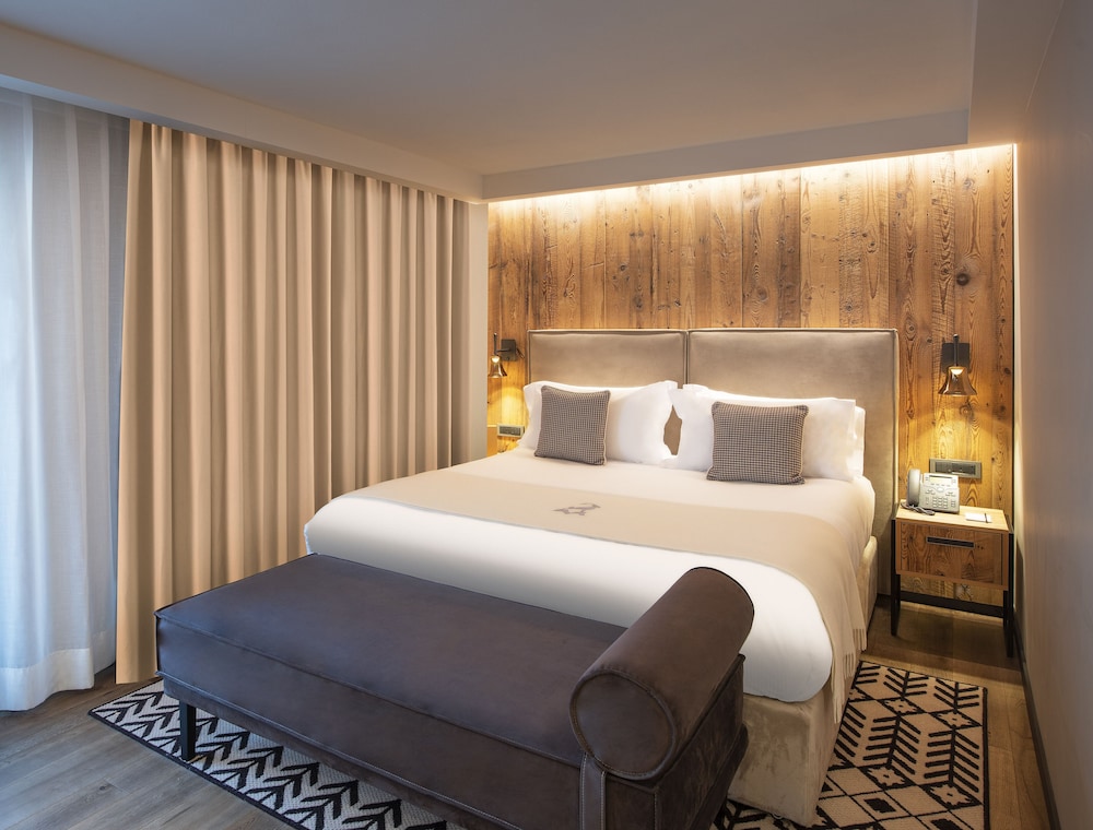 

Cagliari - Valle d'Aosta, Montagna Italia - Le Massif Hotel & Lodge Courmayeur The Leading Hotels of the World