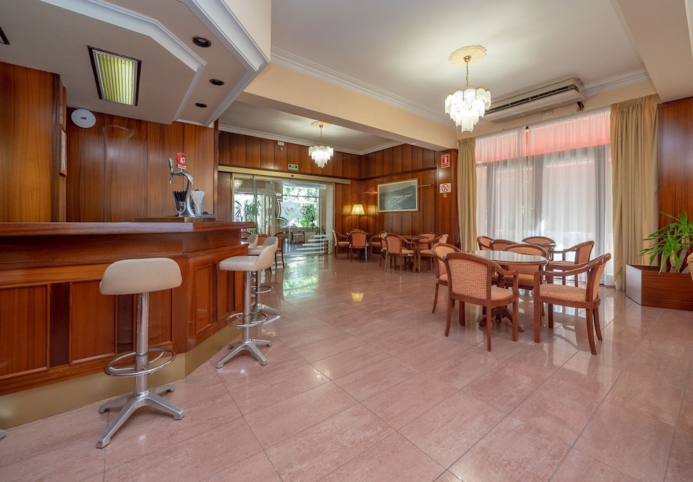 

Bari - Roses - Hostal Gallet