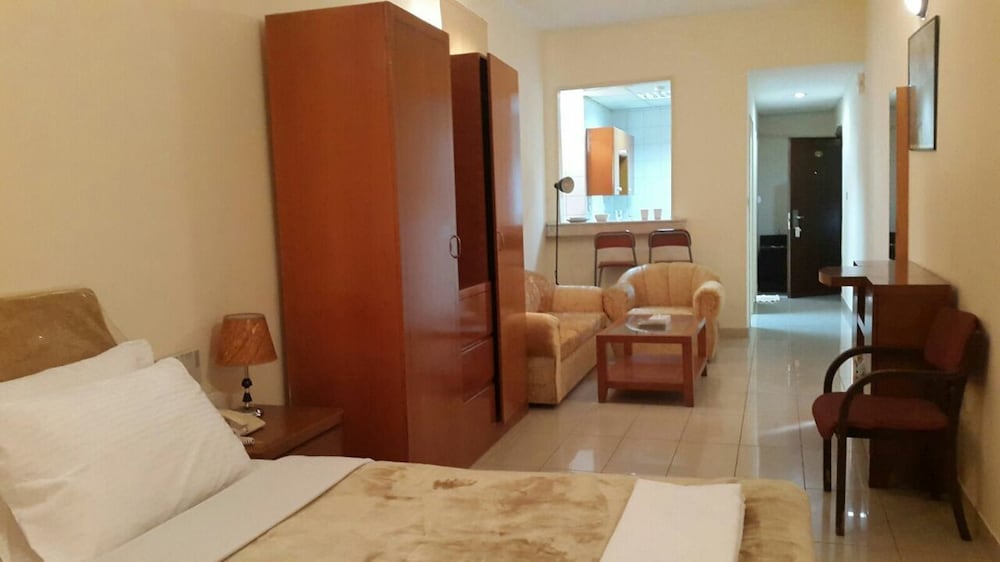 

Napoli - Dubai - Al Raien Hotel Apartment
