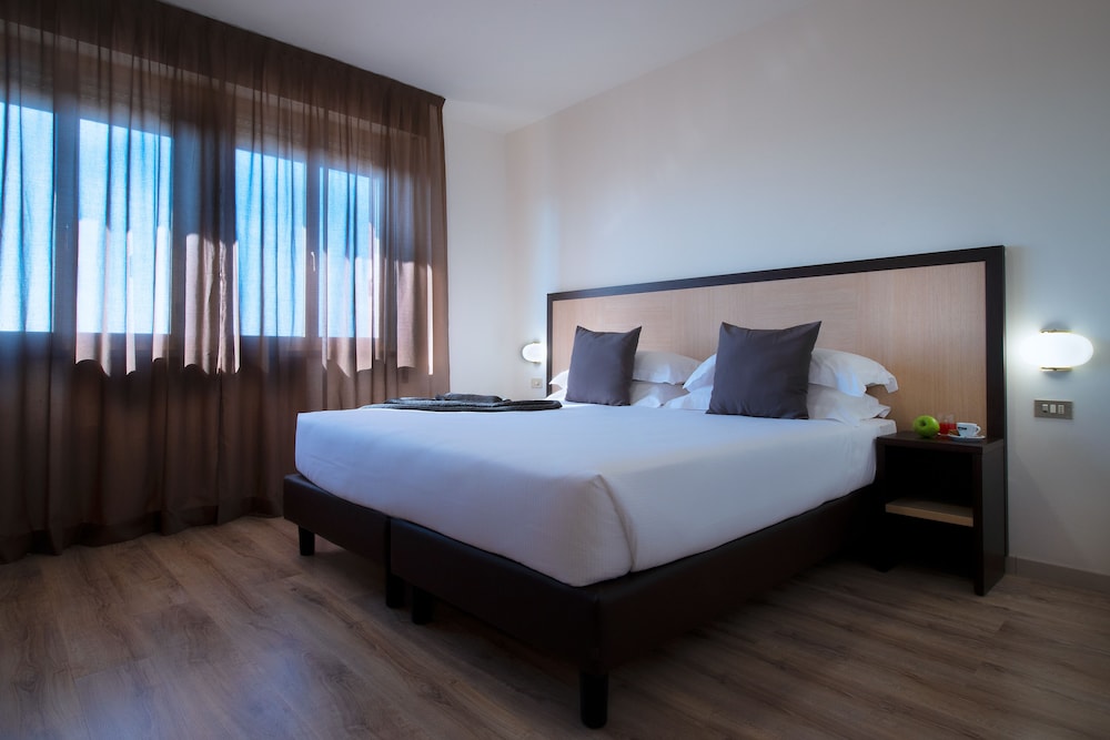 

Bari - Modena - CDH Hotel Modena