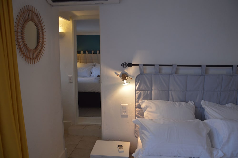 

Milano - Saint-Tropez - Hotel le Castellamar