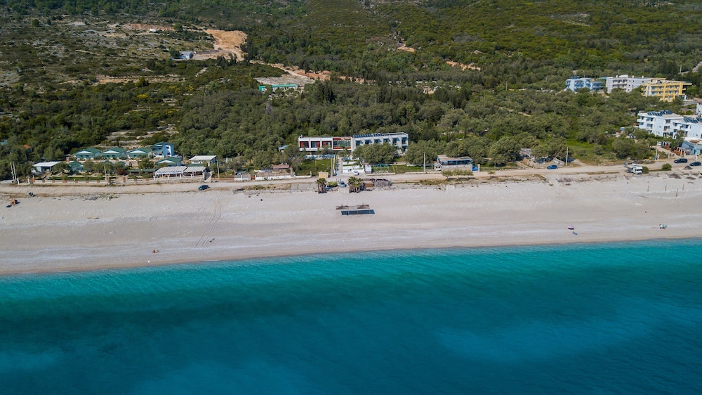 

Milano - Dhërmi - Hildon Eco Hotel