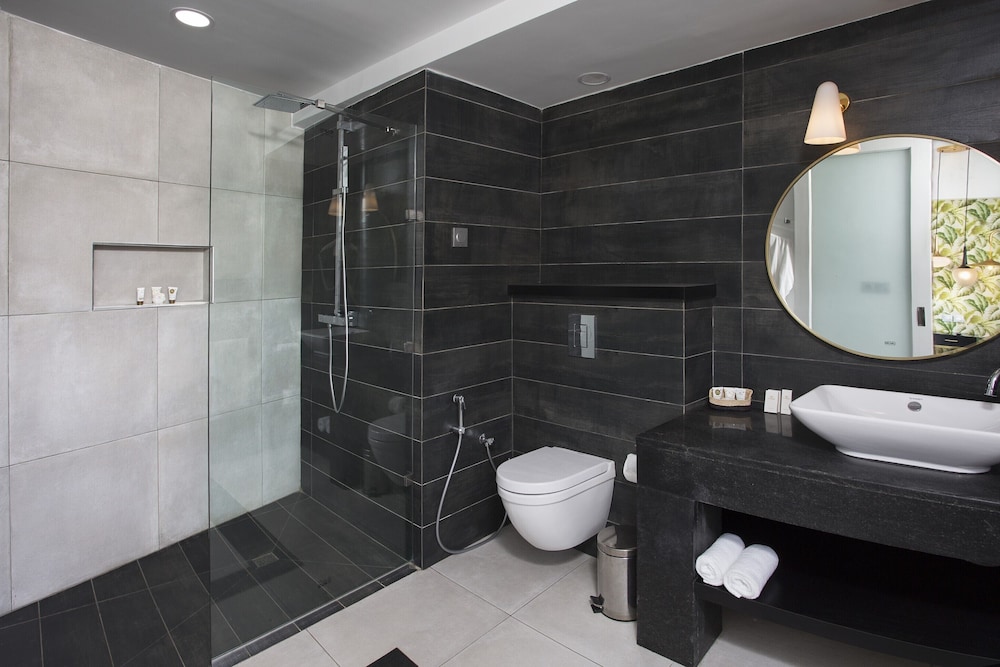 

Bologna - Antananarivo - Le Centell Hotel & Spa