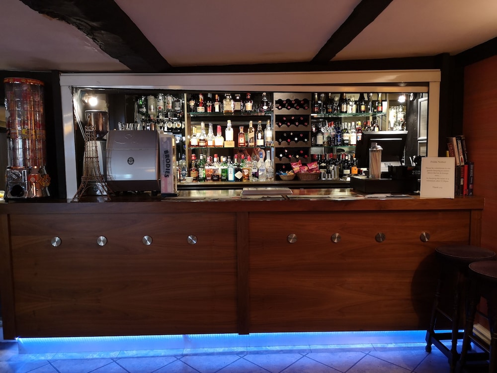 

Bari - Watford - The Tudor Hotel