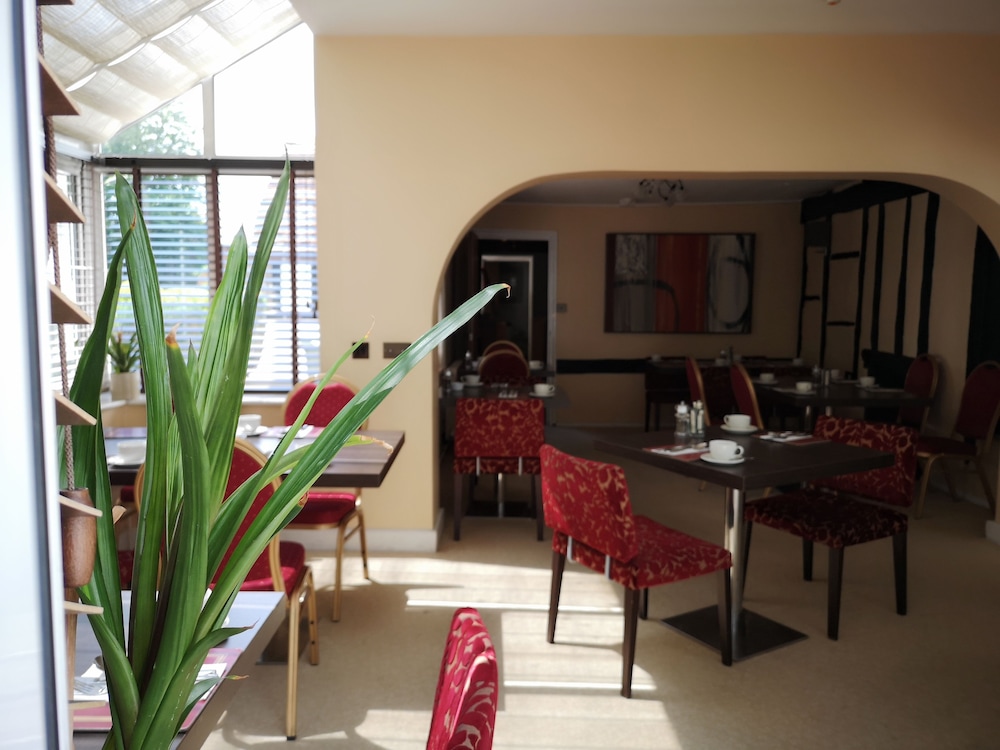 

Bologna - Watford - The Tudor Hotel
