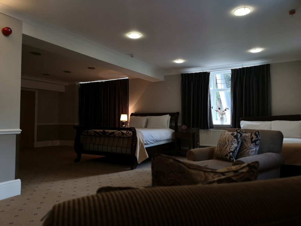 

Roma - Watford - The Tudor Hotel