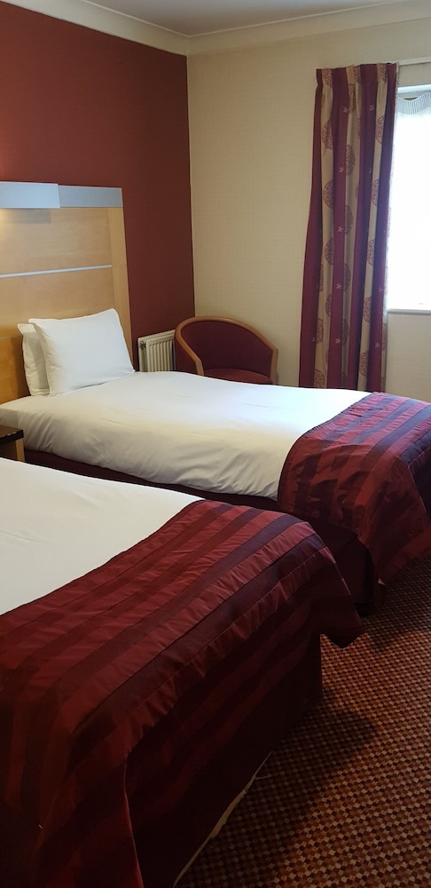 

Milano - Watford - The Tudor Hotel