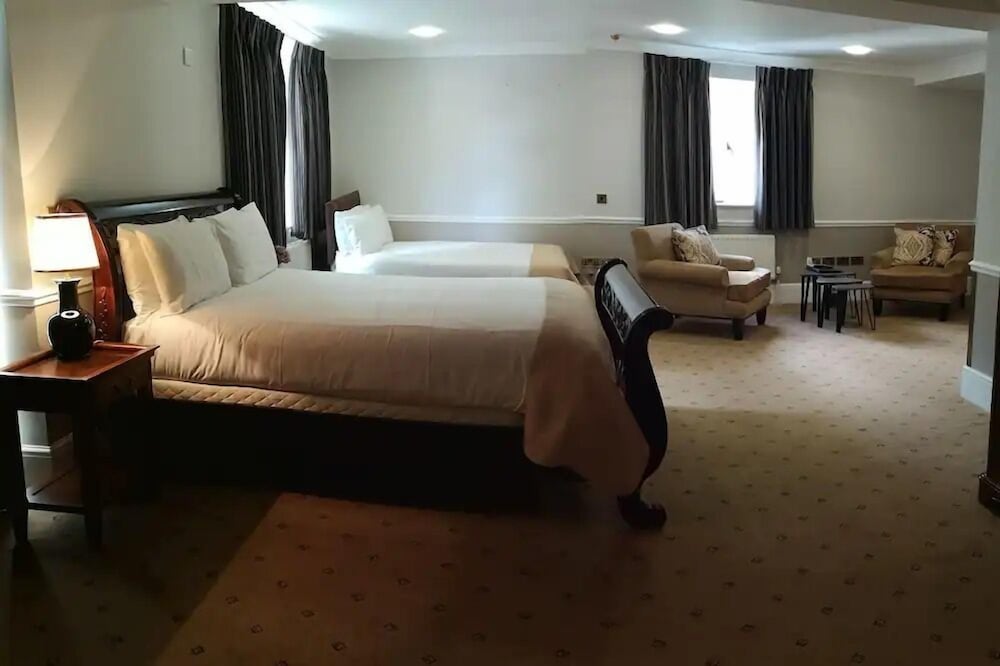 

Napoli - Watford - The Tudor Hotel
