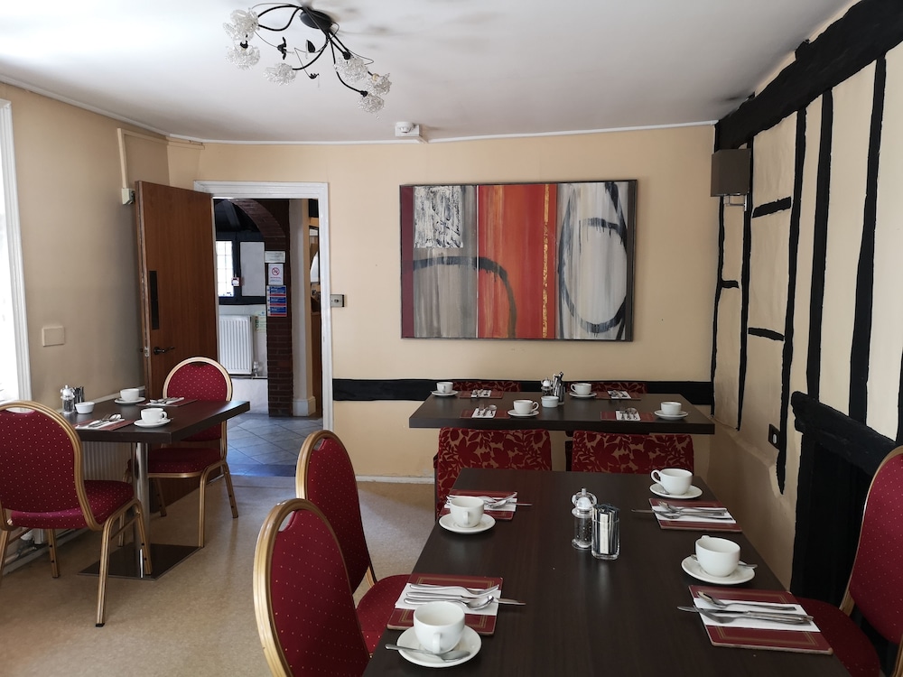 

Milano - Watford - The Tudor Hotel
