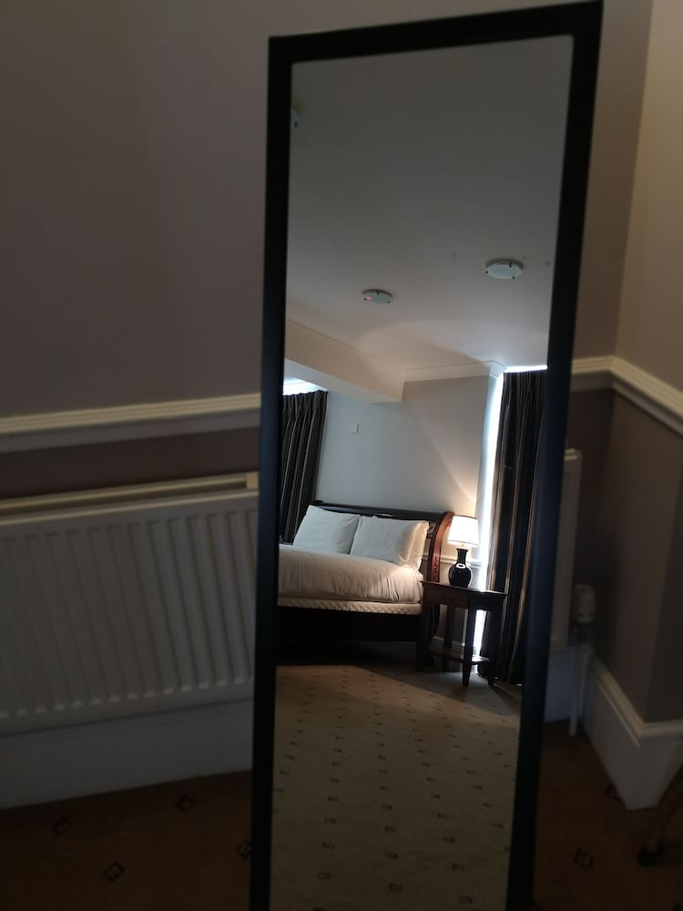 

Milano - Watford - The Tudor Hotel