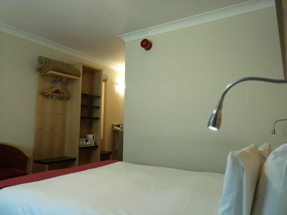 

Venezia - Hillingdon - The Tudor Hotel